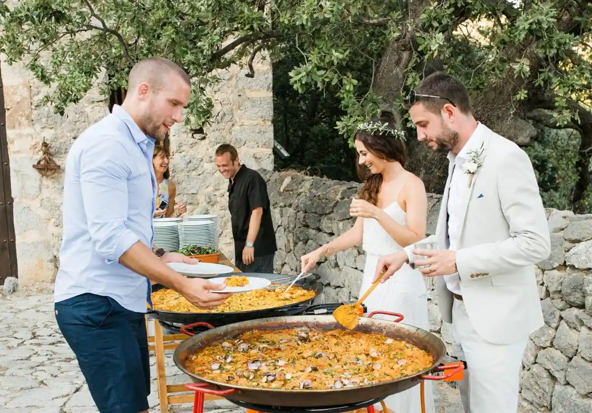 Wedding Catering Services in Barcelona – Flawless Culinary Execution for Your Special Day Live Paella Catering – A Centrepiece for Any Barcelona Wedding