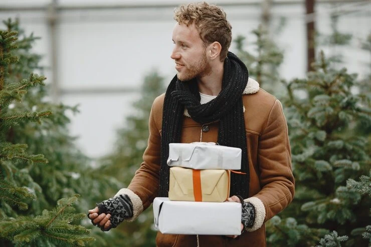 Christmas food packages prepared based on dietary preferences for workplace catering