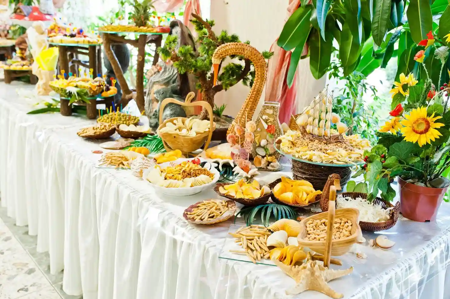 Best corporate catering services in Los Angeles with professionally presented food at a business event