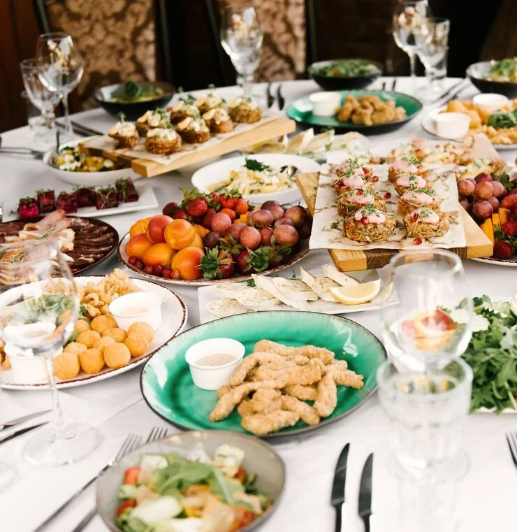Corporate catering services in Barcelona with professionally presented food in a modern business setting